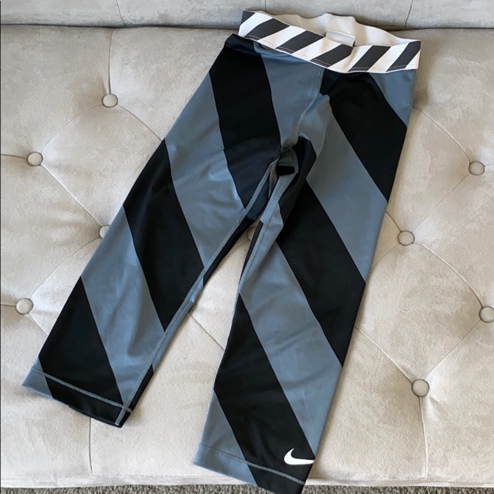 Nike Pro Cropped Leggings! 🖤🤍